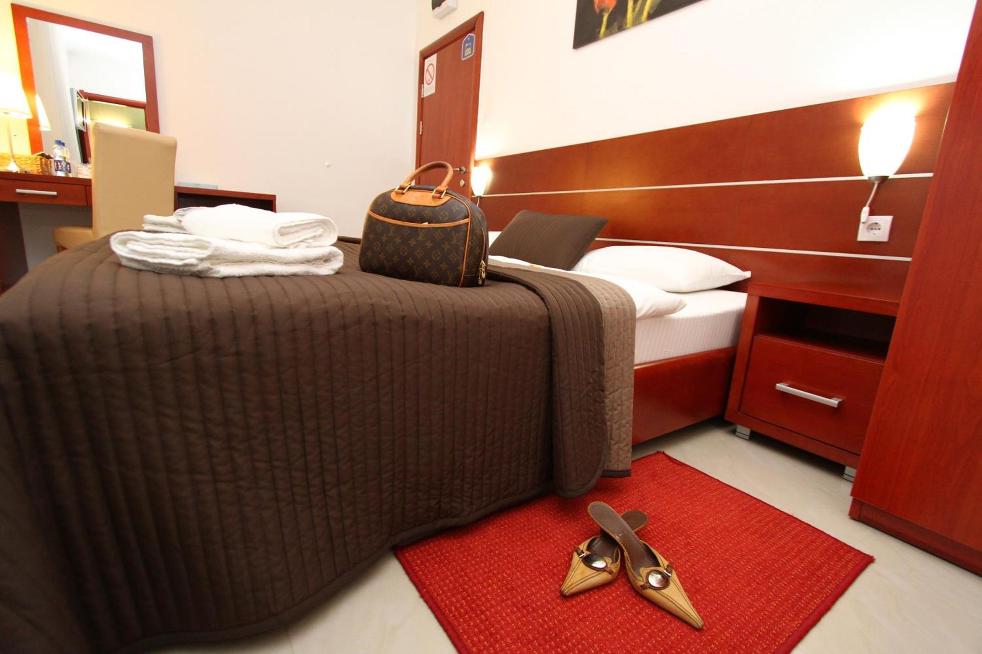 Guesthouse Villa Inn Subotica Extérieur photo