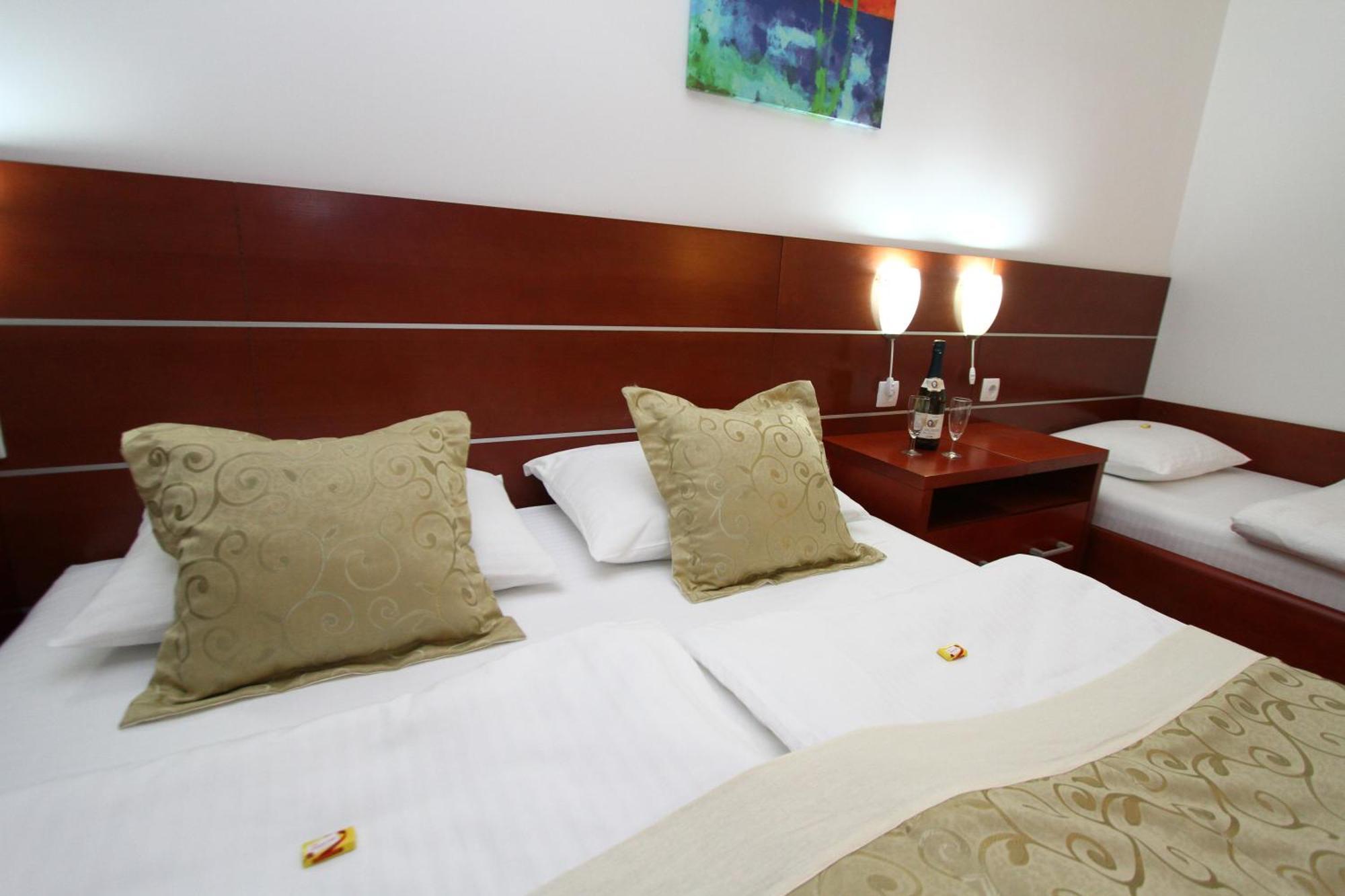 Guesthouse Villa Inn Subotica Extérieur photo