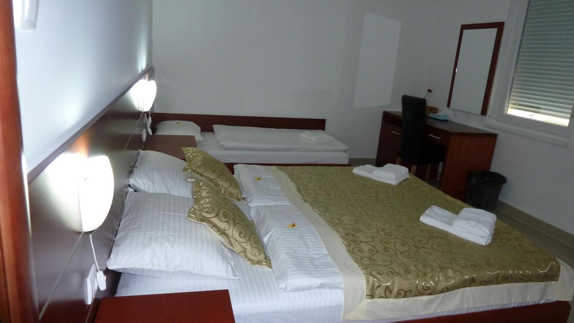 Guesthouse Villa Inn Subotica Extérieur photo