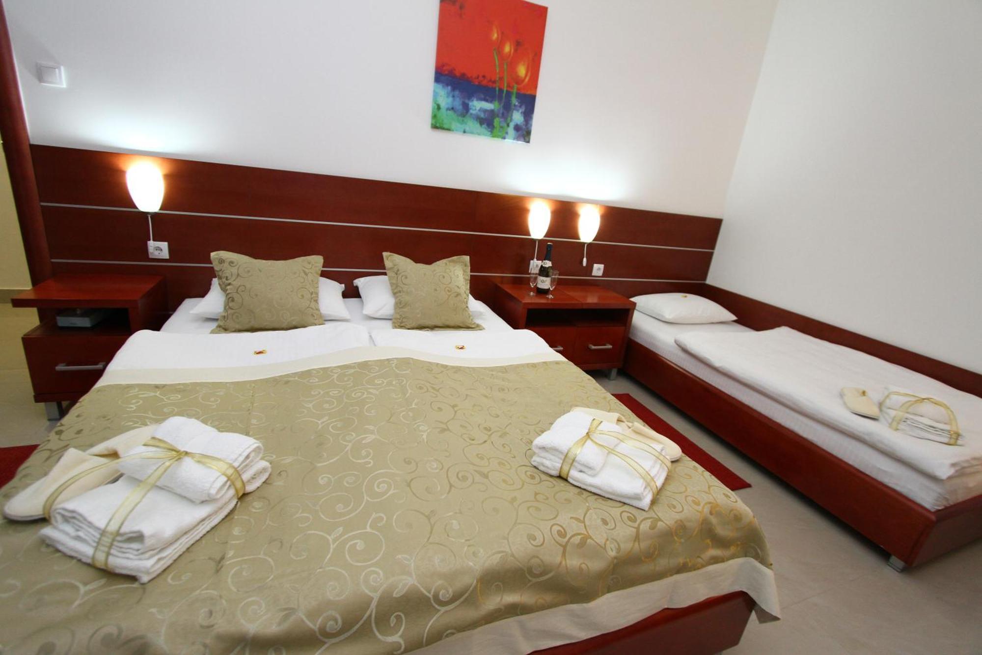 Guesthouse Villa Inn Subotica Extérieur photo
